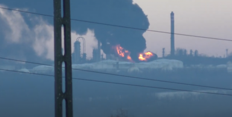 Tűz volt délelőtt a százhalombattai olajfinomítóban