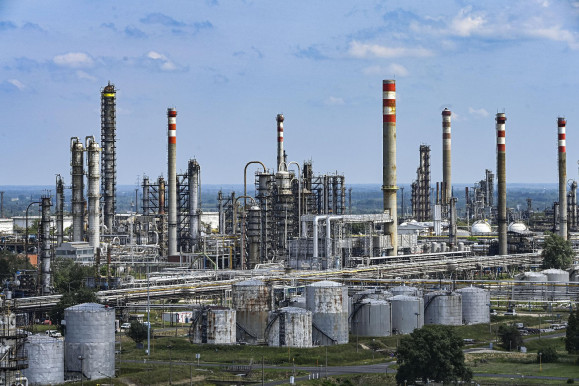 Újraindul a Dunai Finomító, de ez még kevés 