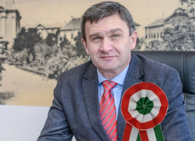 Szekszárd polgármesterének bejött a kiskirályi szerep, nem akarja kiadni a kezéből a döntési jogokat