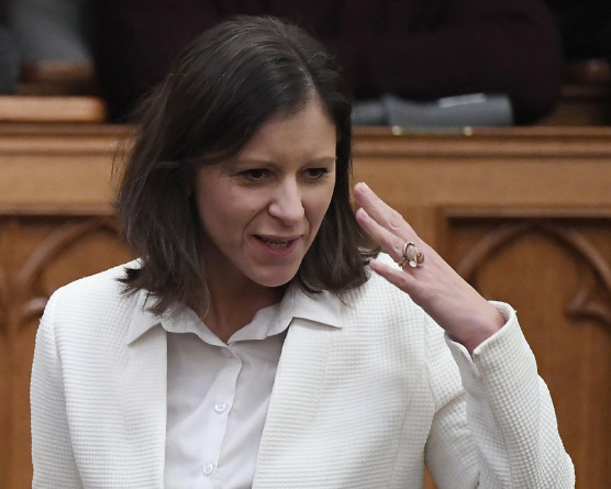 Szél Bernadett: Ránk vágták az ajtót