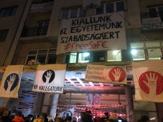 SZFE-ügy: Megvárják Palkovicsot, és közben tízszer annyit tanulnak a világról