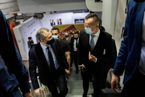 Az EU is kitiltaná, Szijjártó támogatja libanoni barátját