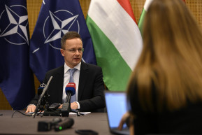 Szijjártó Putyin álláspontját hirdette Brüsszelben a NATO-külügyminiszterek tanácskozásán