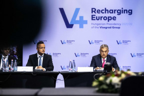 Szlovák nyomásra Orbánék leállítják a határon túli földvásárlásokat