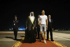 Szijjártó megvédi a rezsicsökkentést, a szakértő szerint csak politikai lózungokat puffogtat