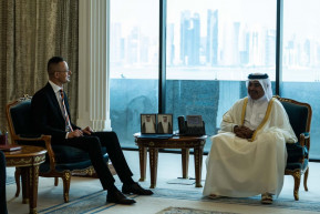 Cseppfolyósított földgáz vásárlásáról állapodott meg Katarral a magyar kormány