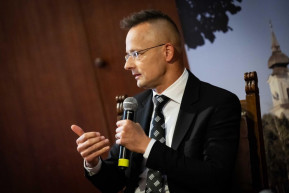 Szijjártó Péter bejelentése szerint Magyarország továbbra is a Lukoiltól kapja a kőolajat