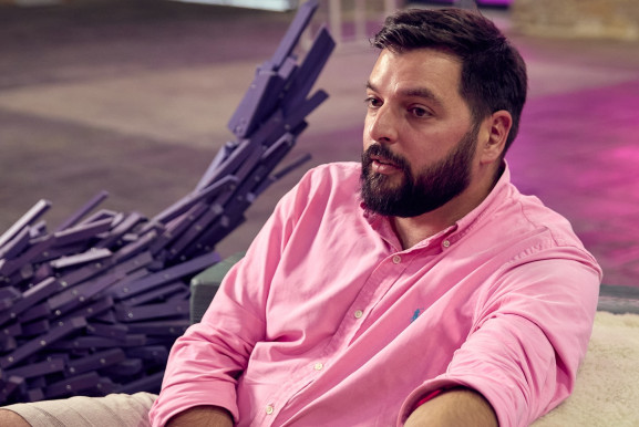 Nagyon jól megy a szekere a kormány kedvenc szobrászának  