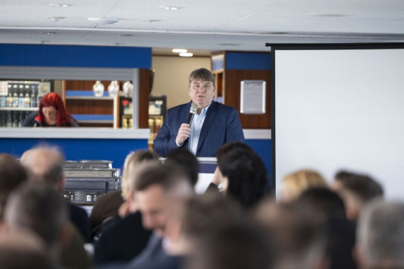 A fideszes vezetésű horgász szövetség mintaügyfélszolgálati pont létrehozására kapott 25 milliót