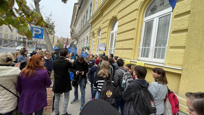 Egyeztetésre hívta a sztrájkoló tanárokat az államtitkár