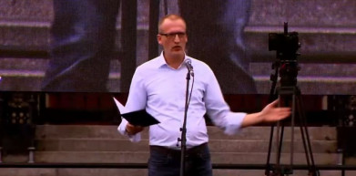 Tarr Zoltán felesége szerint végig a férje által betöltött politikai szerepről beszéltek, mint a leváltásának indoka