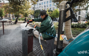 Munkába állnak a térgondnokok a Blahán, a Deák téren és a Kökin
