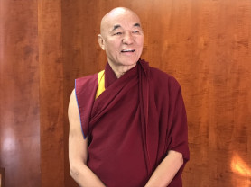 Tibeti láma: Vigyázzanak a magyarok, milyen üzleteket kötnek!