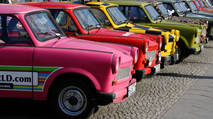 Kormányváltós, papírból van és büdös