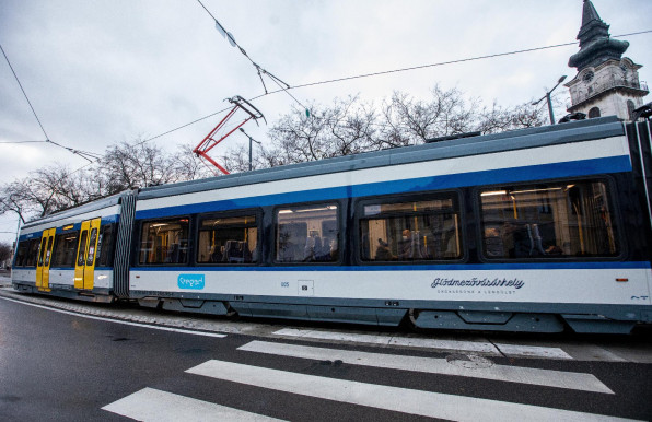 Egy éves lett, le is robbant a Lázár-féle tramtrain