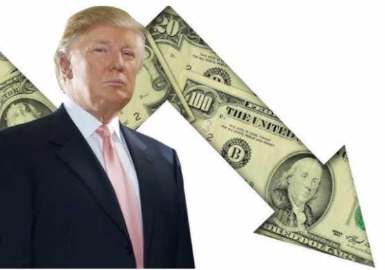  Tízéves mélypontjára zuhant a dollár  