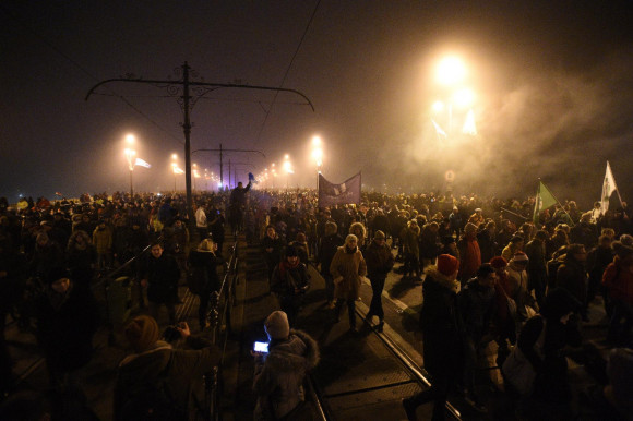 Gondolkodástalanítás – Ezt csinálja Orbán