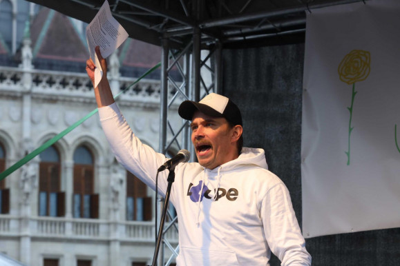 Honnan ez a sok Fidesz-fan? - kérdezi Lengyel Tamás 