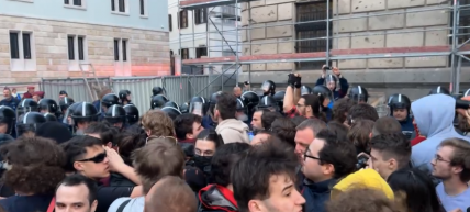 Szórólapot adott ki a rendőrség arról, hogyan kell 