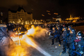 Orbán növeli a tétet – nemzetközi lapszemle