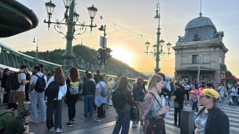 Néhány százan vettek részt a tiltott tüntetésen