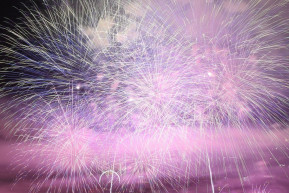 A kormánymédia a meteorológusokat hibáztatja az elhalasztott tűzijáték miatt