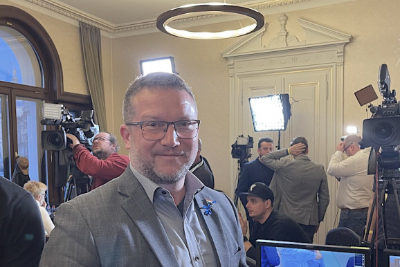 Ujhelyi: Magyar ügyesen lavíroz a politikai kommunikációban