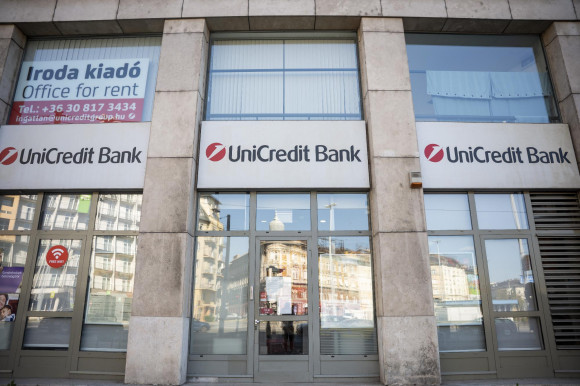 40 milliót kell visszafizetnie az UniCreditnek egy régi devizaadósnak