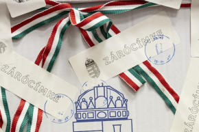 Kormányok megbuknak amúgy – Selmeci János jegyzete