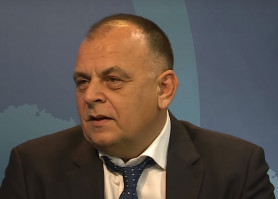 Beszélt, aztán lemondott