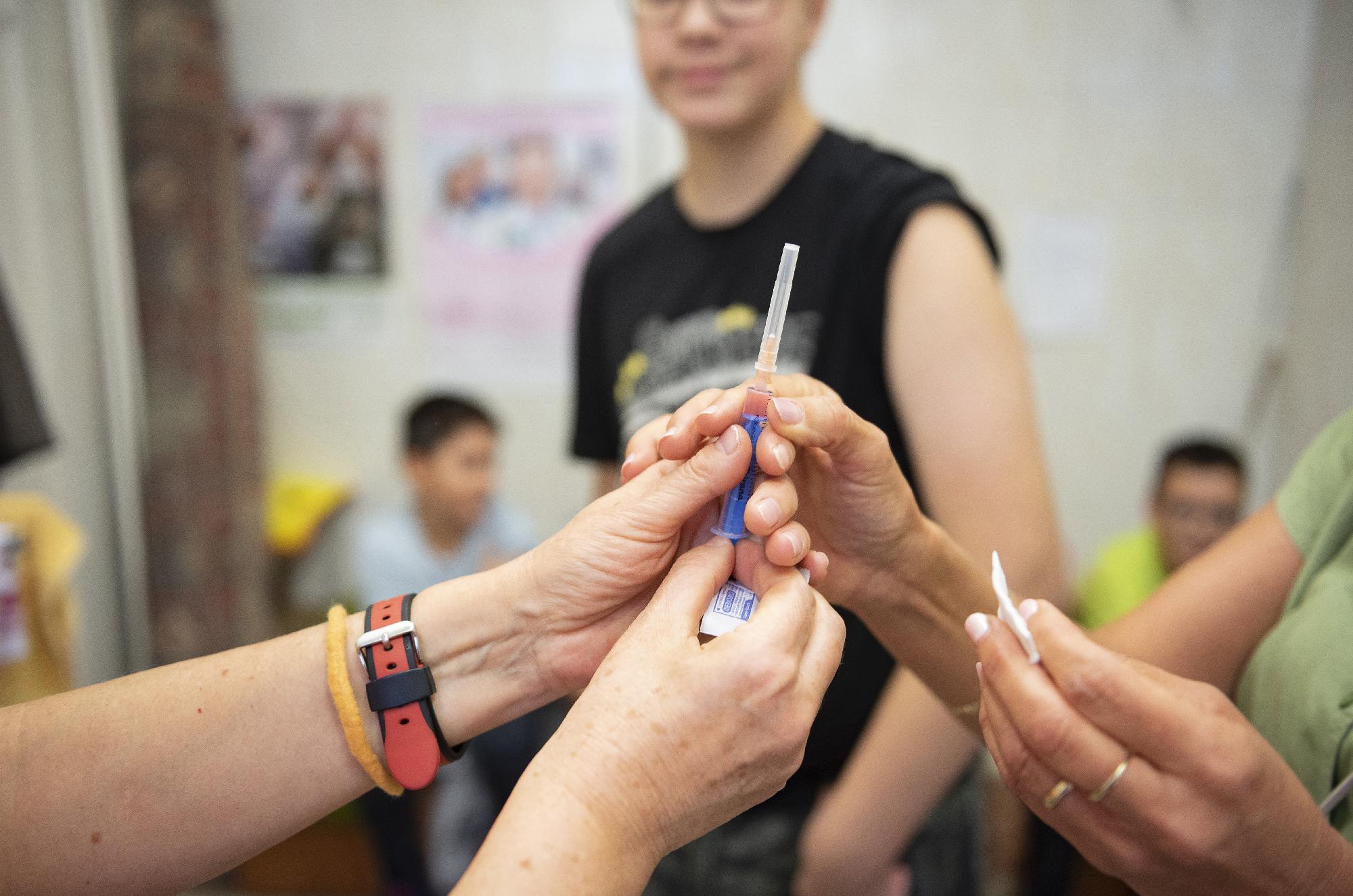 Védőoltást kapnak kisgyerekek és a diákok Nyíregyházán 
