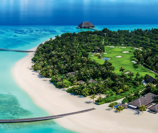 Repül az egész család: Magángéppel jöttek haza a földi paradicsomból Orbán Sáráék