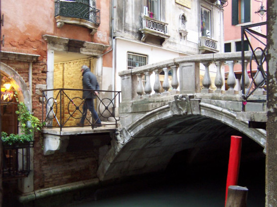 Velencei sikátorból Esterházy-kastélyig