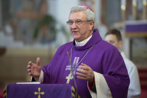 Ferenc pápa jóváhagyta, de a magyar papok nem áldják meg az azonos nemű párokat