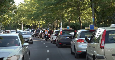 Vezetésoktatók demonstráltak az új adószabályozás miatt Szombathelyen