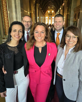 Havi 470 ezerért bérelnek lakást Budapesten Rogánék a szentendrei Vitályos Eszternek