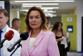 Kormányszóvivő: Az nem penész a kórház konyhájában, csak zsírra szállt por