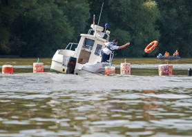 Megbüntették a társa életét veszélyeztető, a Tiszába boruló vízirendőrt