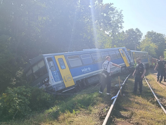 Lázár a kisiklott vonatról: A balesettel két dolgot tilos csinálni, pánikkeltésre használni és félvállról venni