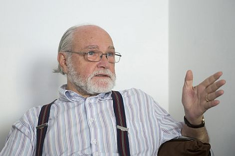 Már nem akarja távol tartani magát a politikától