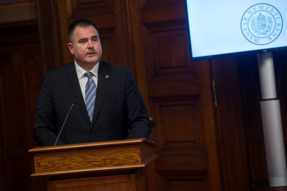 Kettős gazdálkodás jeleit keresi az ÁSZ MZP-nél