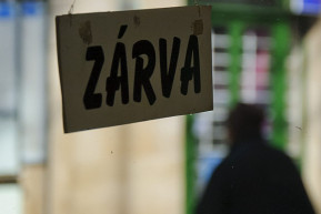 Sorra húzzák le a redőnyt a kis üzletek