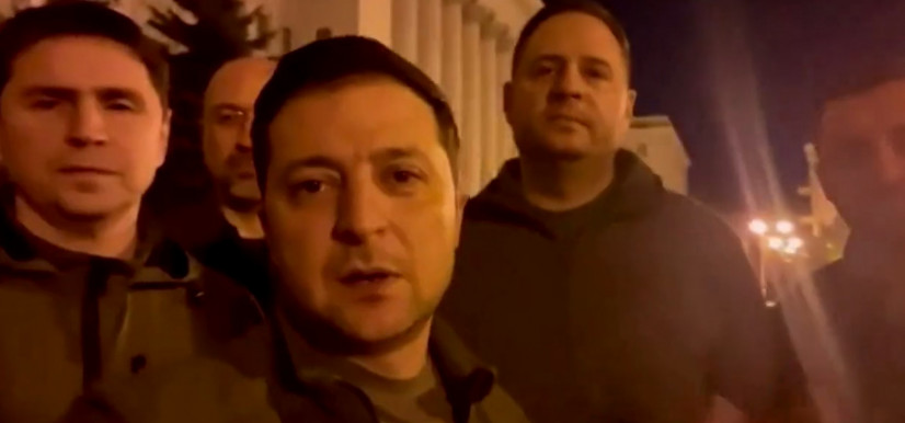 Amerika felajánlotta, hogy kimenekíti, Zelenszkij marad